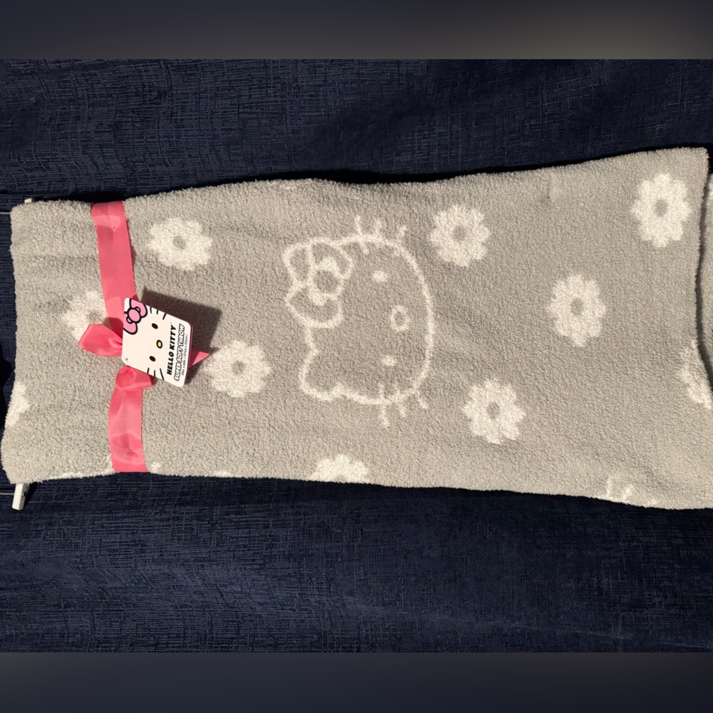 Hello Kitty Daisy blanket